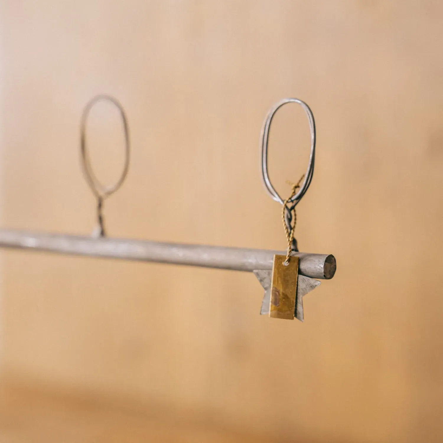 Metal Christmas Tree Card Stand with Star - Gold