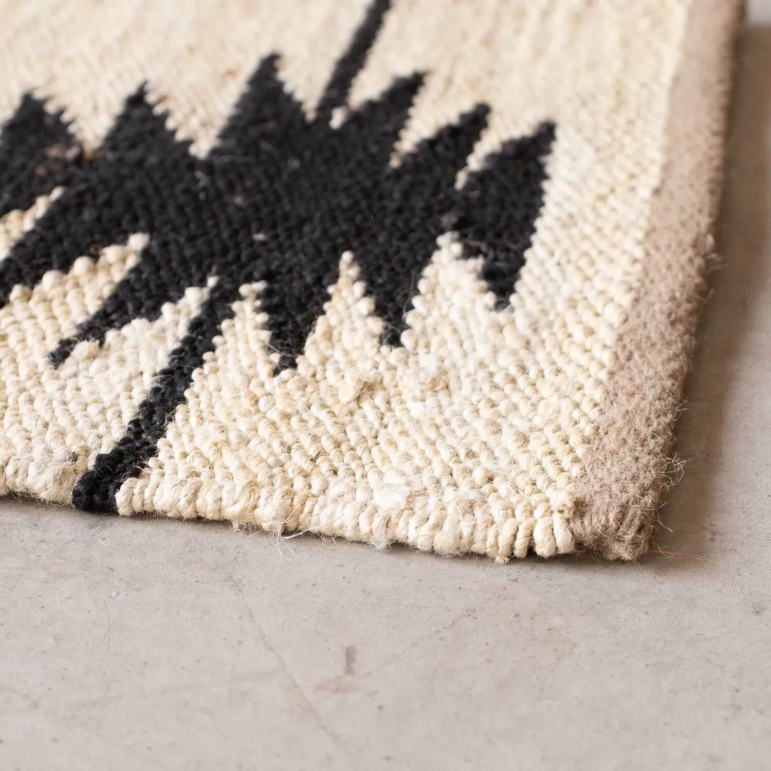 Mia Geometric Rug - Black, Jute