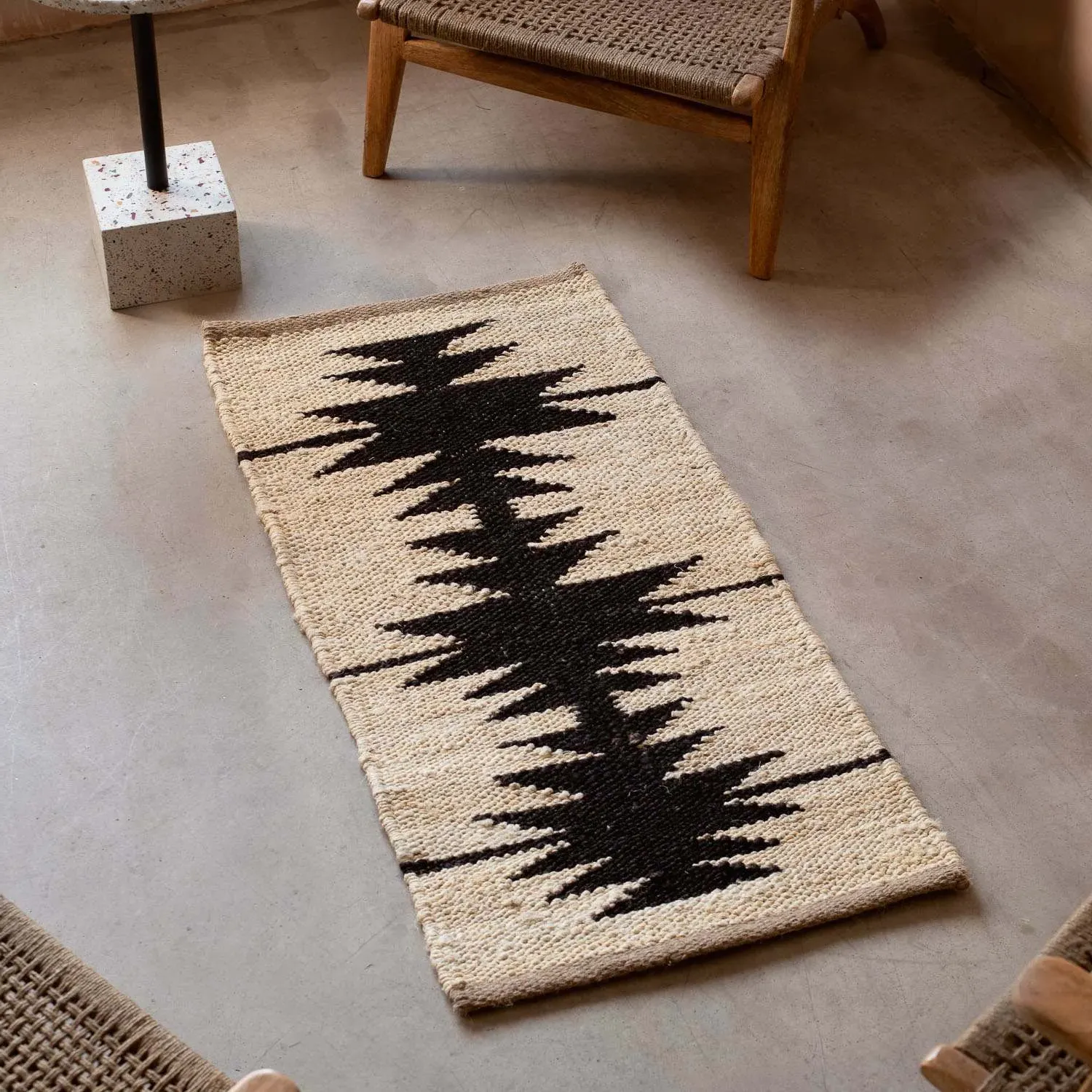 Mia Geometric Rug - Black, Jute