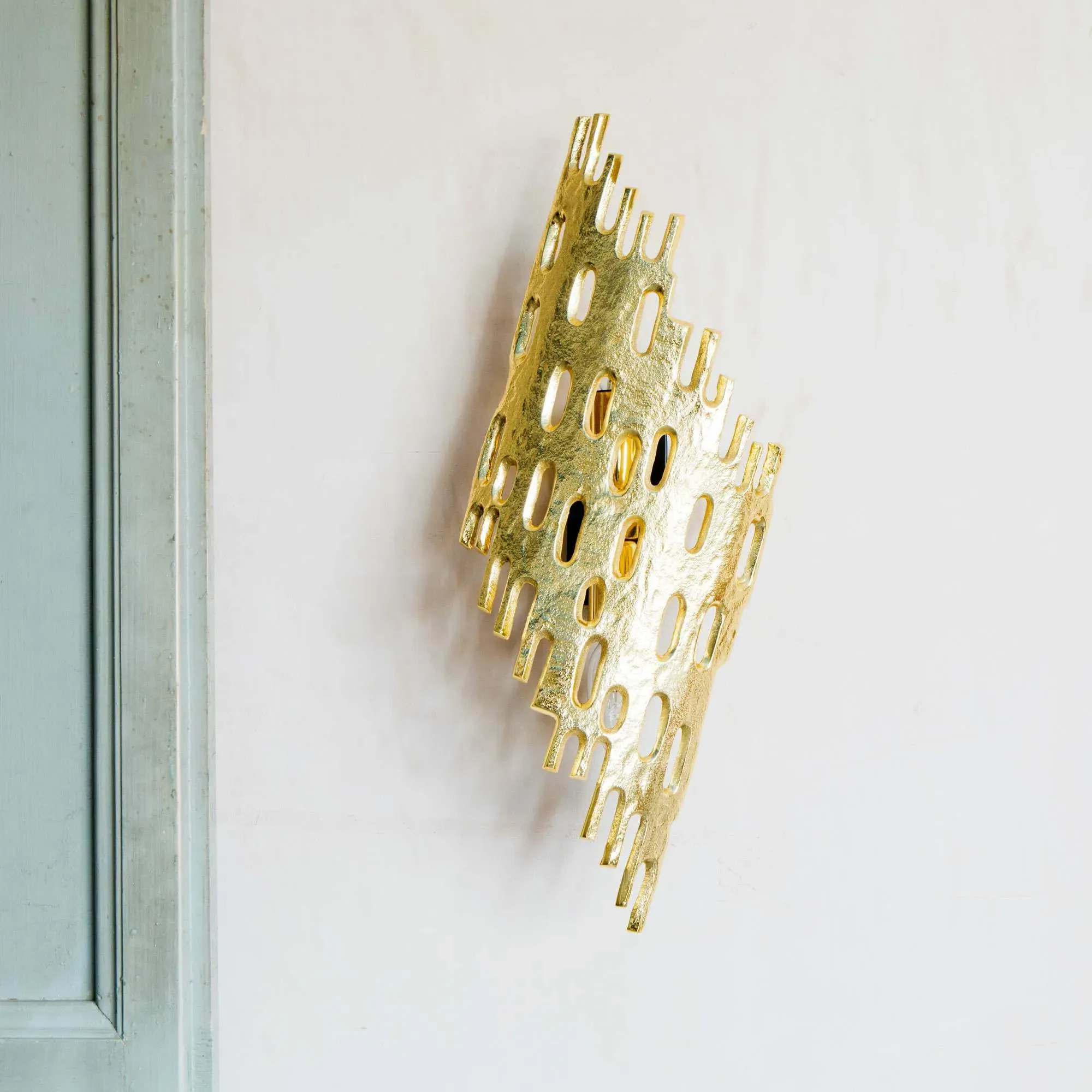 Nyssa Wall Light - Gold, Aluminium