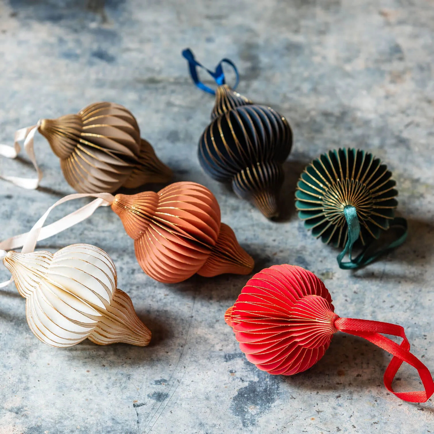 Paper Tulip Decoration - Cream Glitter