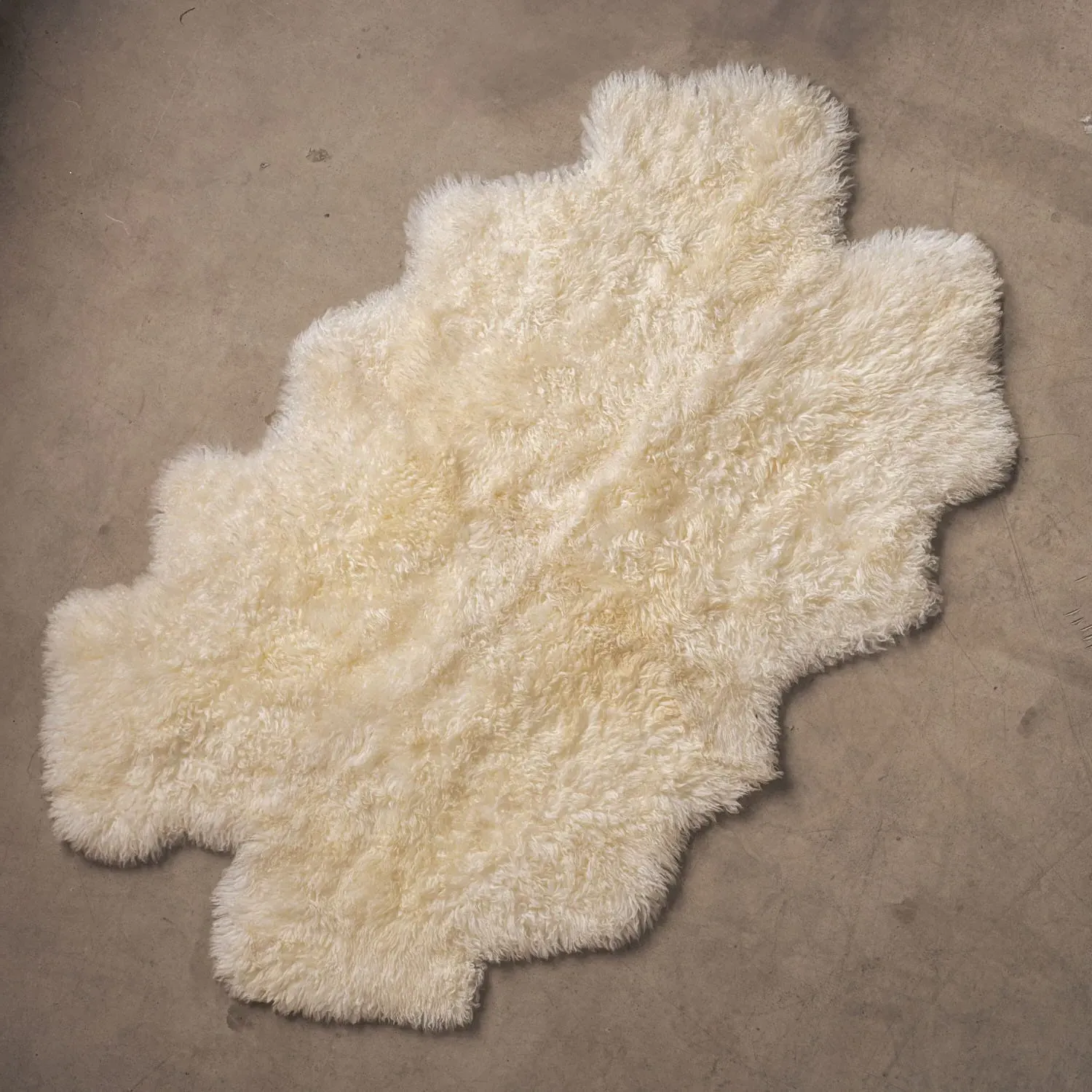 Quad Sheepskin Rug - Off White image