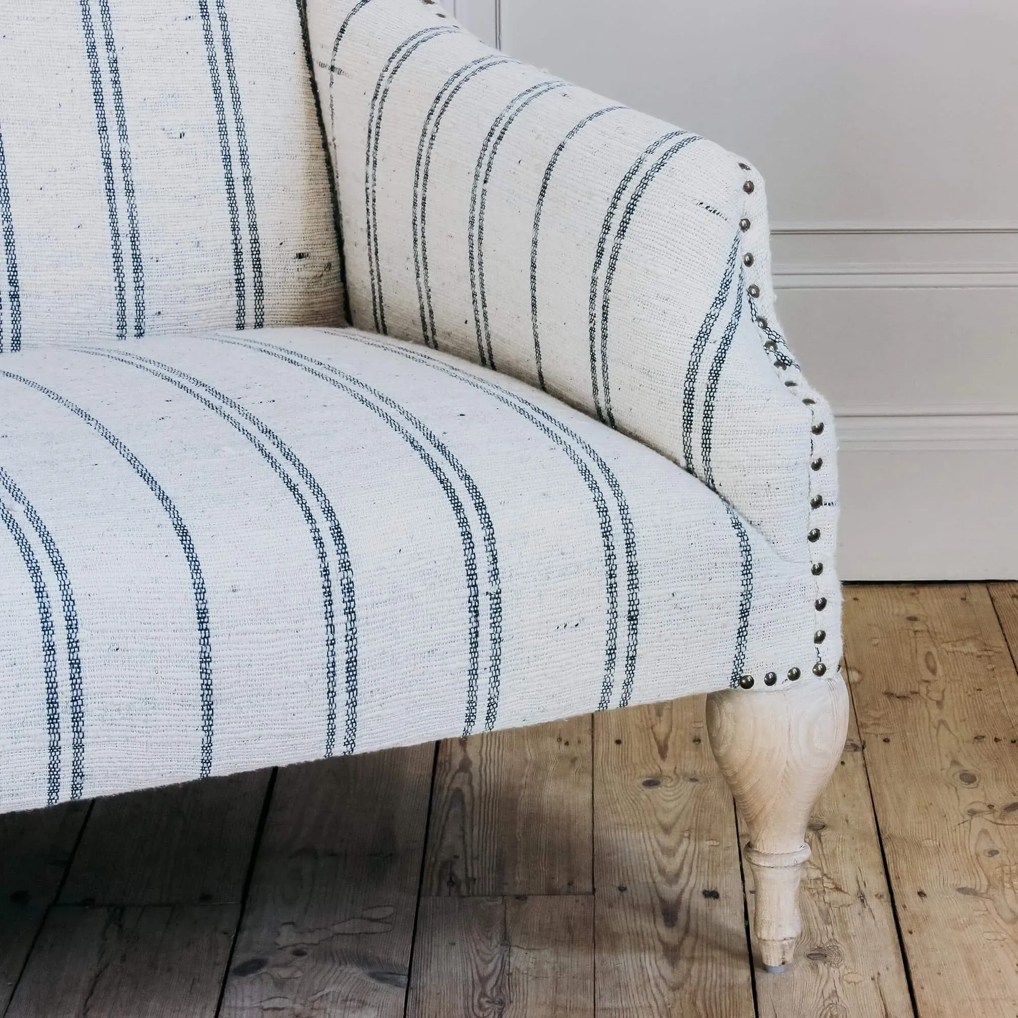 Renée 2.5-Seater Sofa - Mango Wood