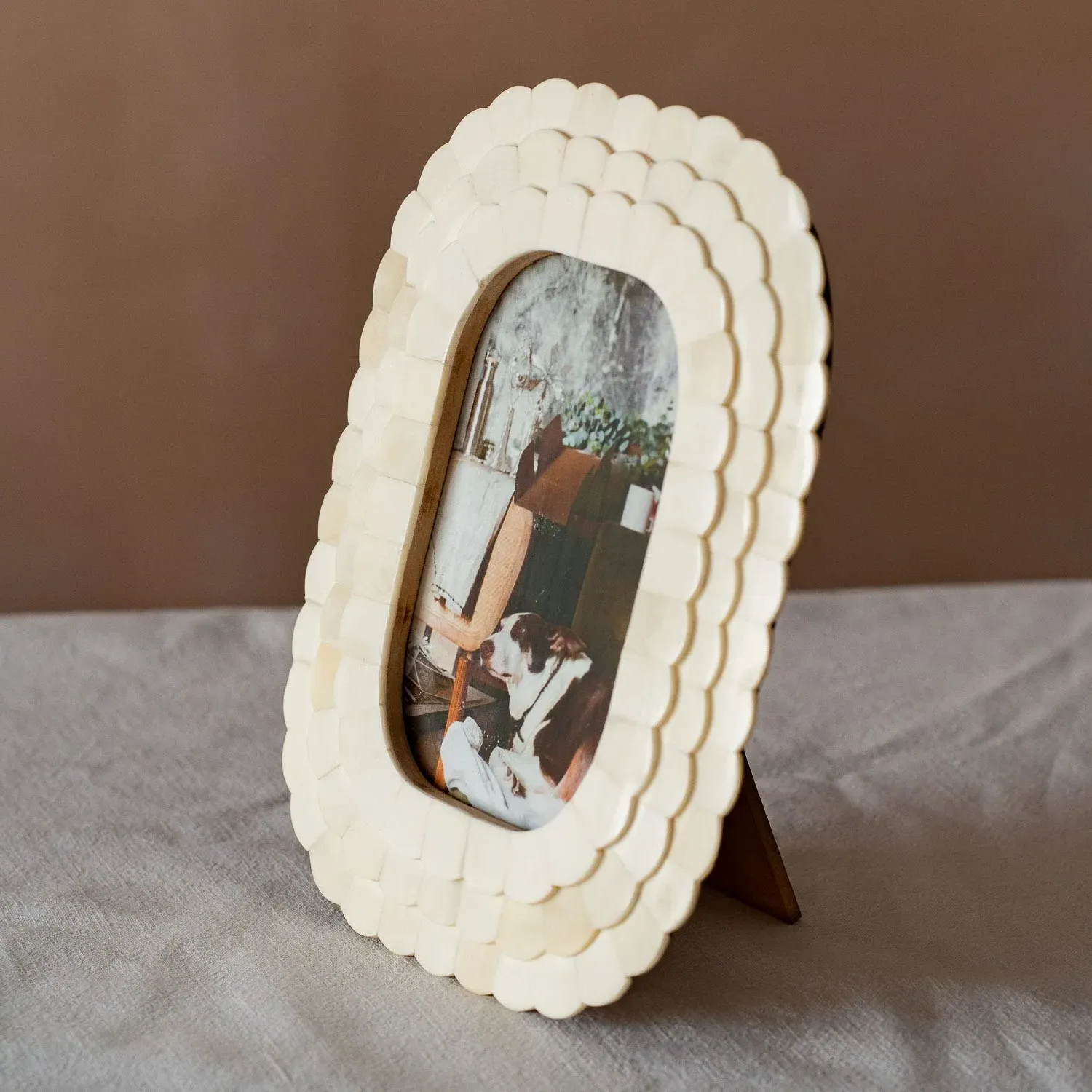 Round Scalloped Photo Frame - Bone