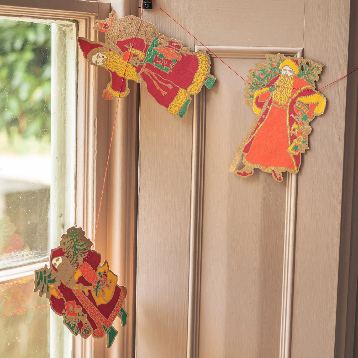 Saint Nicholas Garland - Paper image