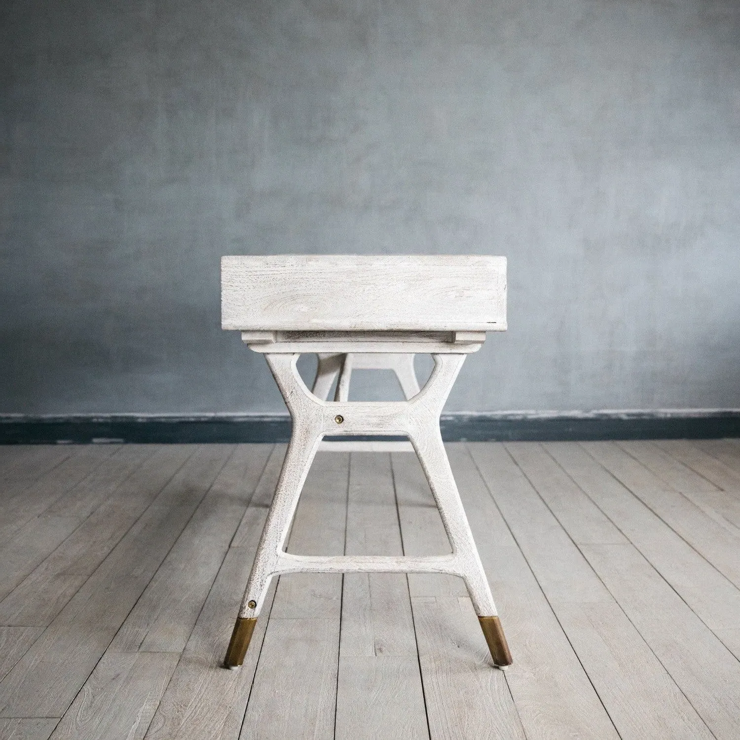 Sandblasted Nordic Desk - Mango Wood