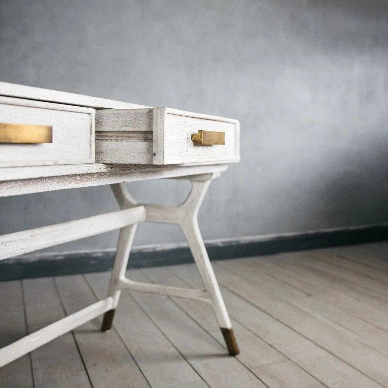 Sandblasted Nordic Desk - Mango Wood