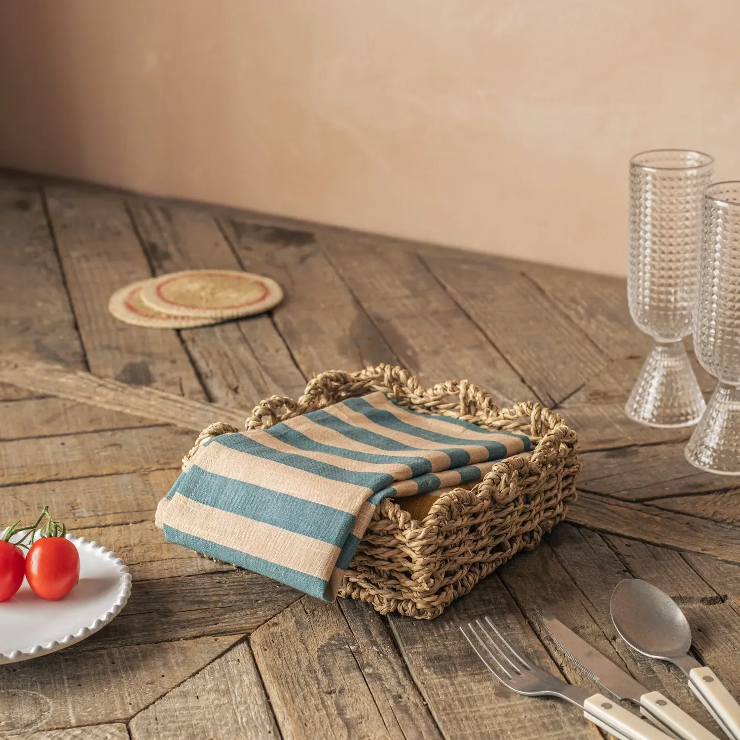 Scallop Edged Seagrass Napkin Holder - Seagrass image