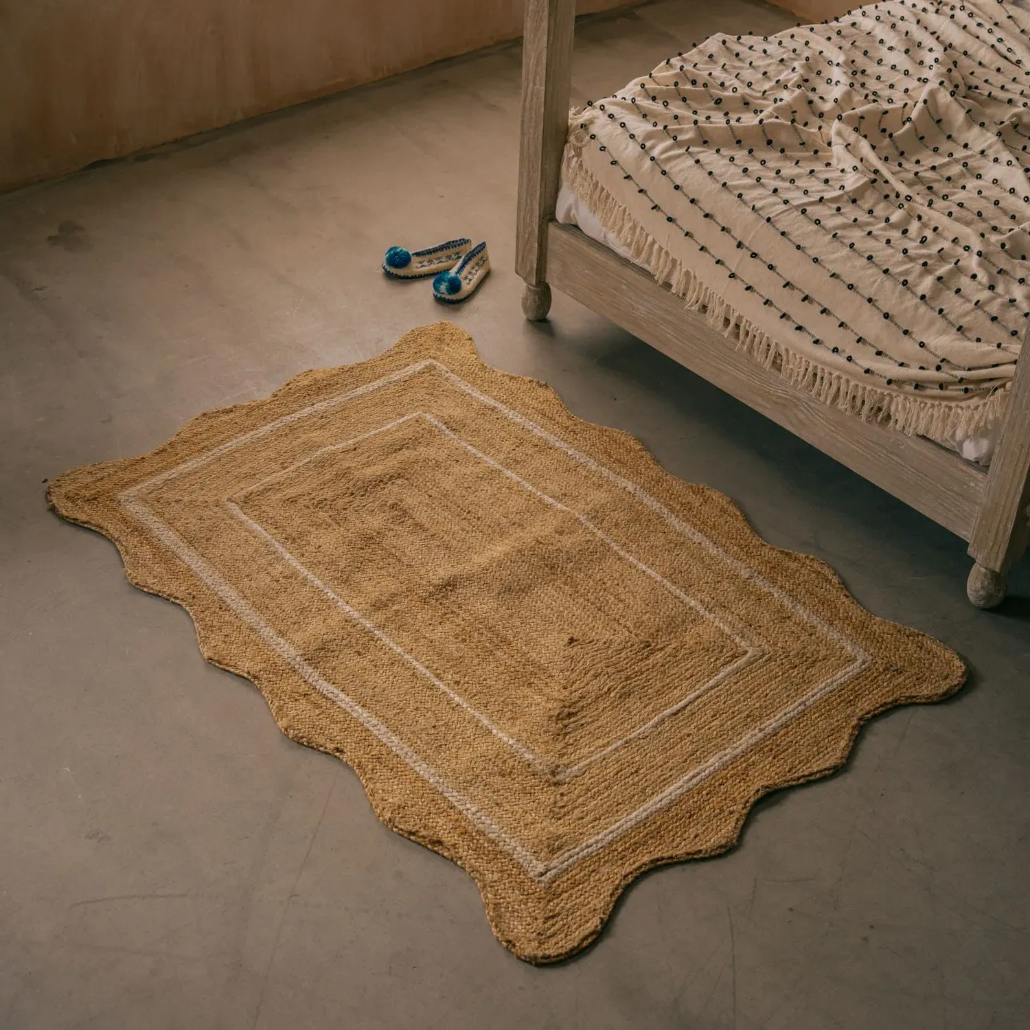 Scalloped Jute Rug - Natural, White