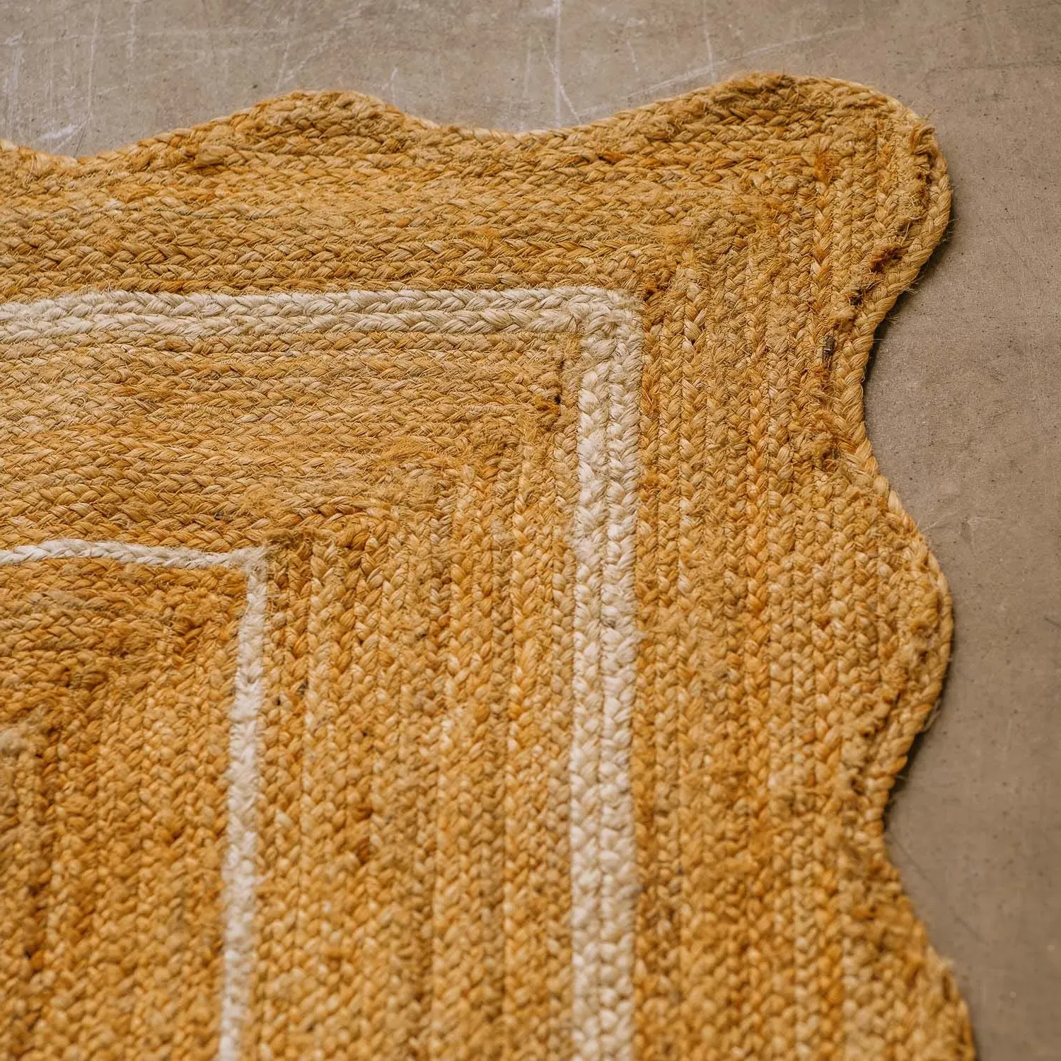Scalloped Jute Rug - Natural, White