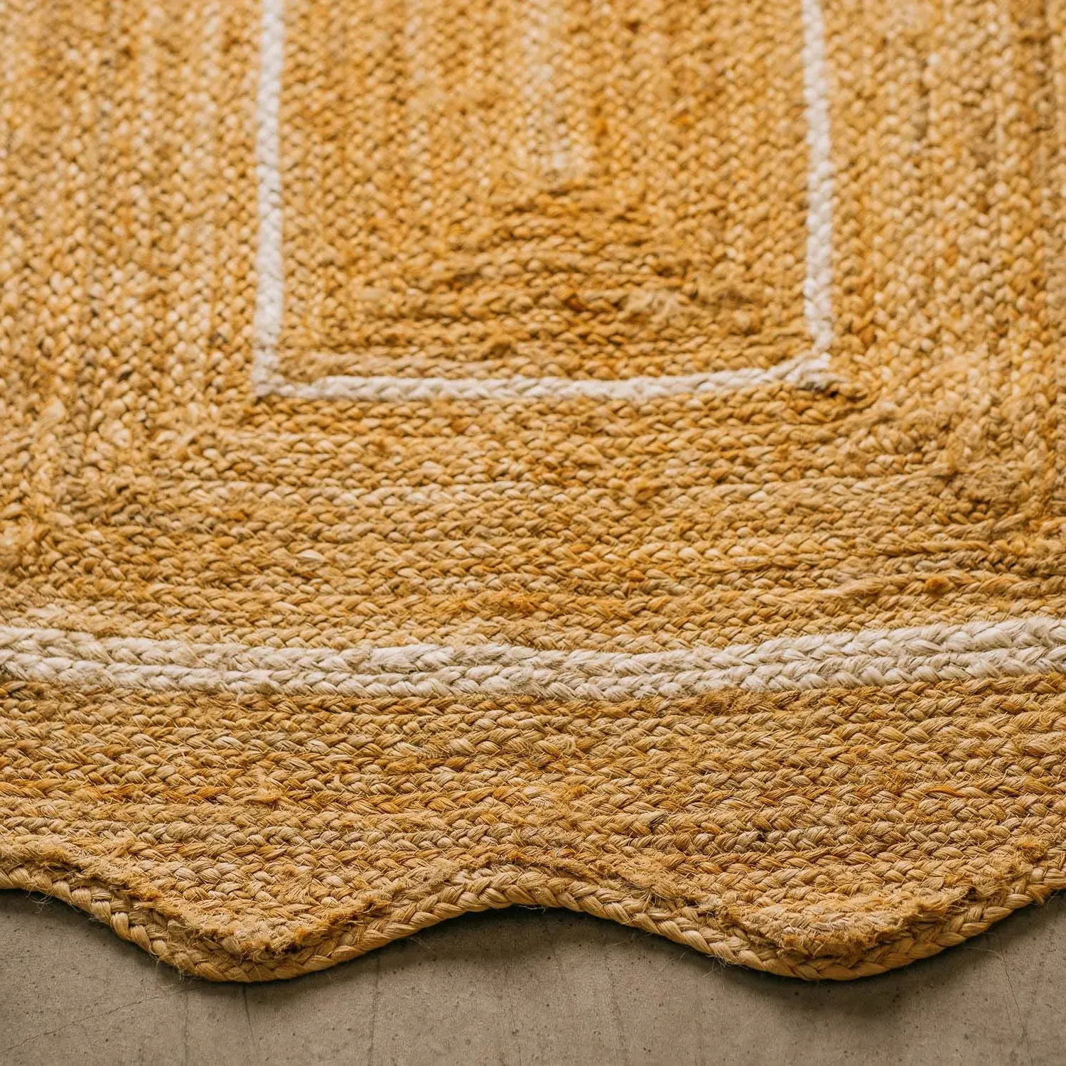 Scalloped Jute Rug - Natural, White