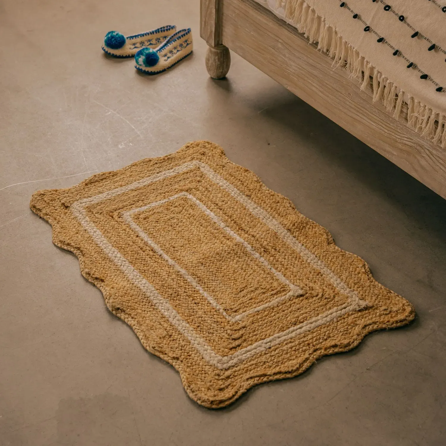 Scalloped Jute Rug - Natural, White image