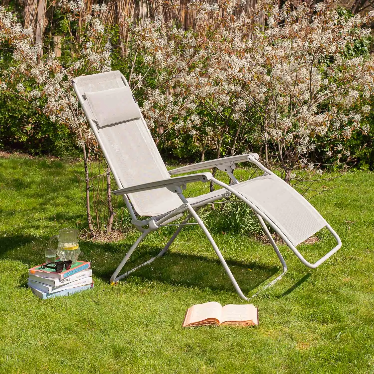 Seigle Reclining Garden Chair - White