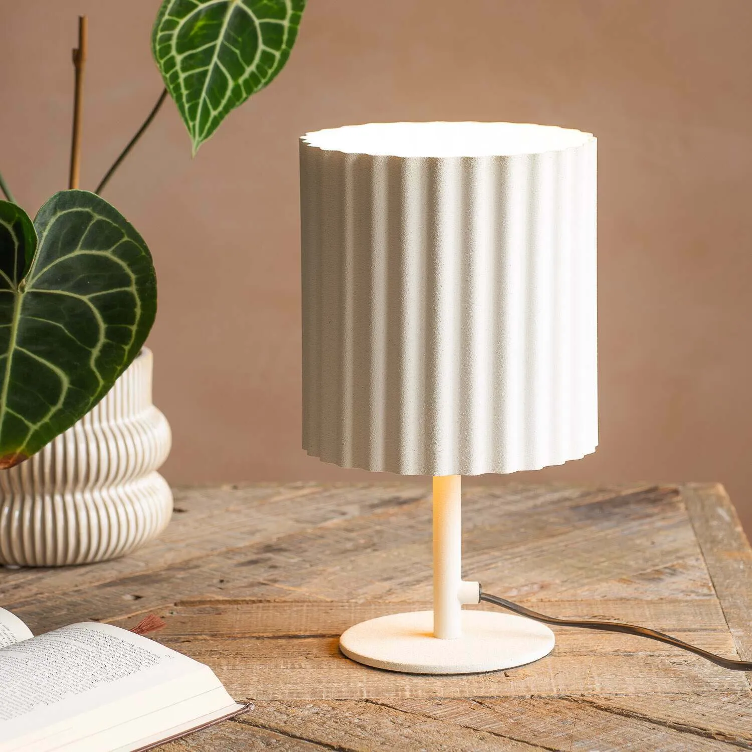 Small Ardales Fluted Table Lamp - Iron image