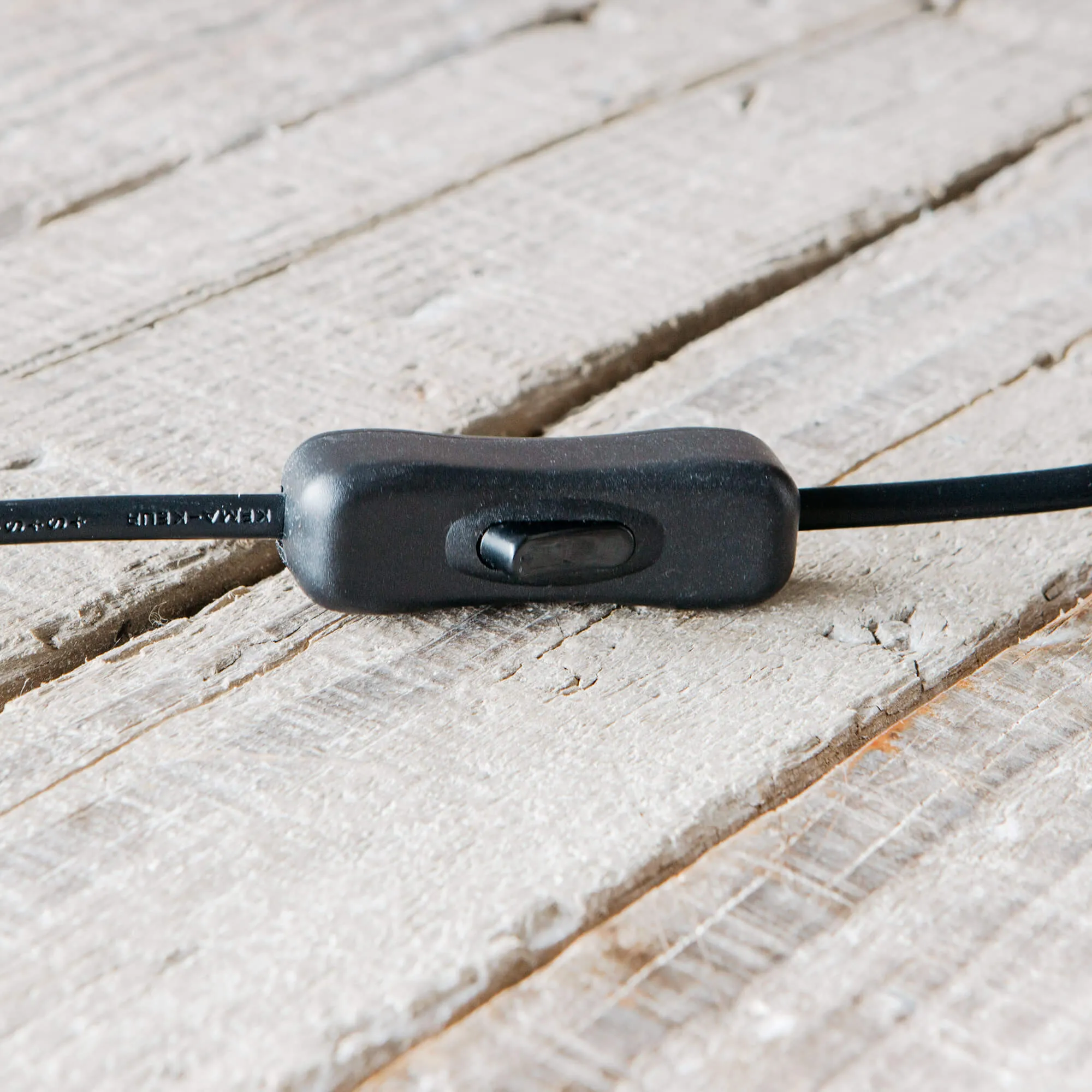 Small Cyrus Ceramic Lamp - White