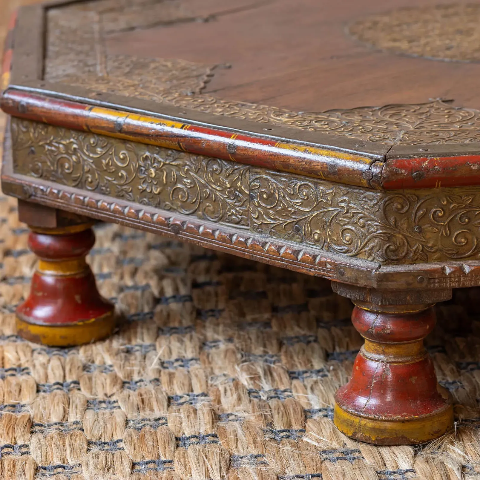 Vintage Dark Wooden Bajot Table III - Dark Wood