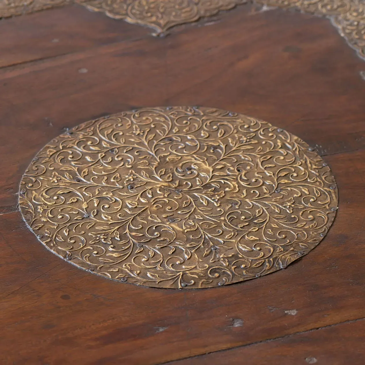 Vintage Dark Wooden Bajot Table III - Dark Wood