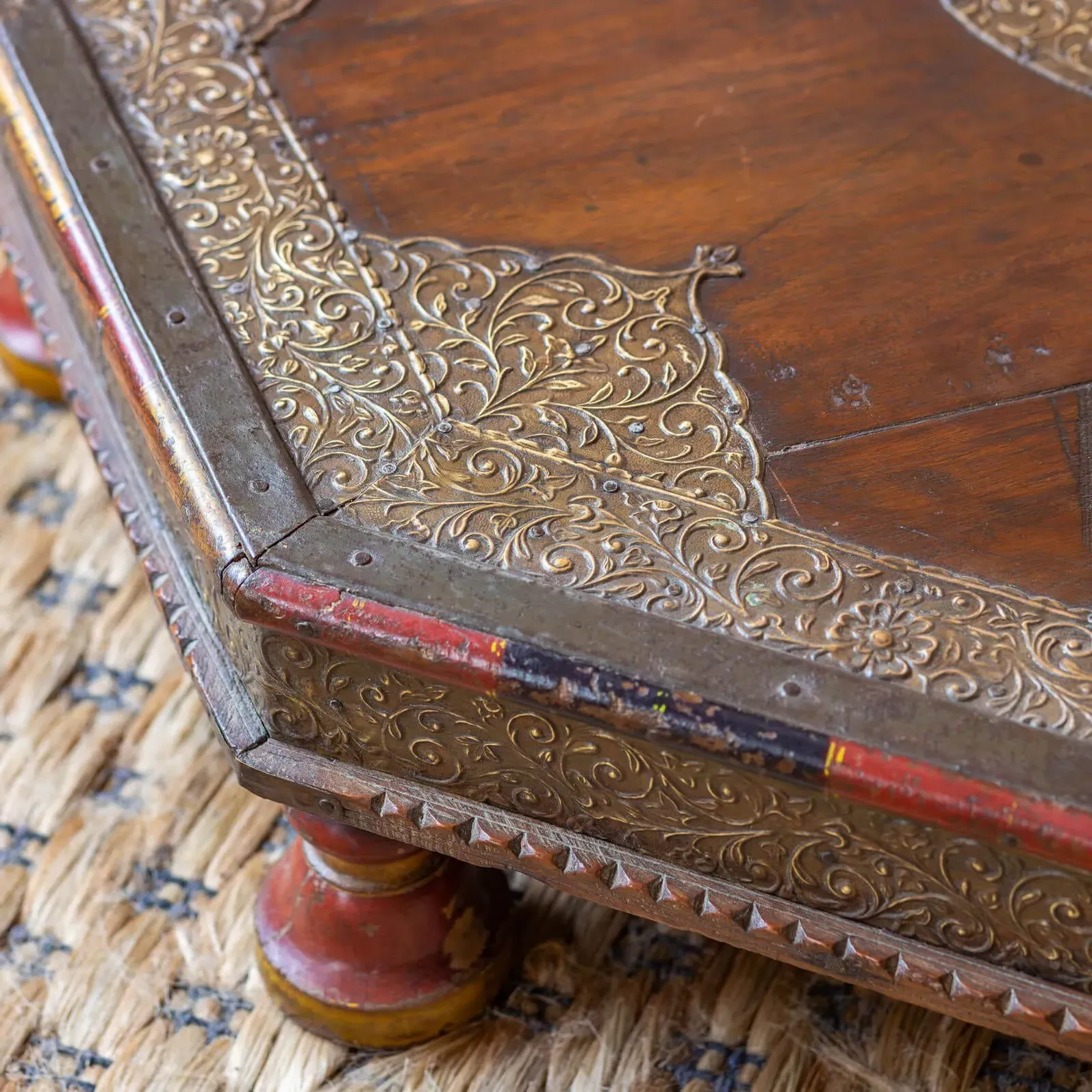 Vintage Dark Wooden Bajot Table III - Dark Wood