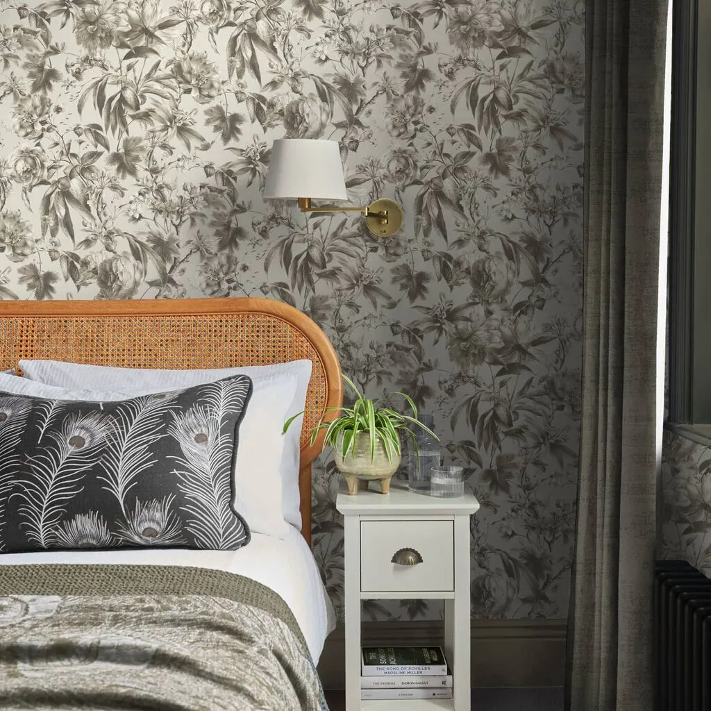 Arcane Garden Silver Floral Wallpaper - Silver