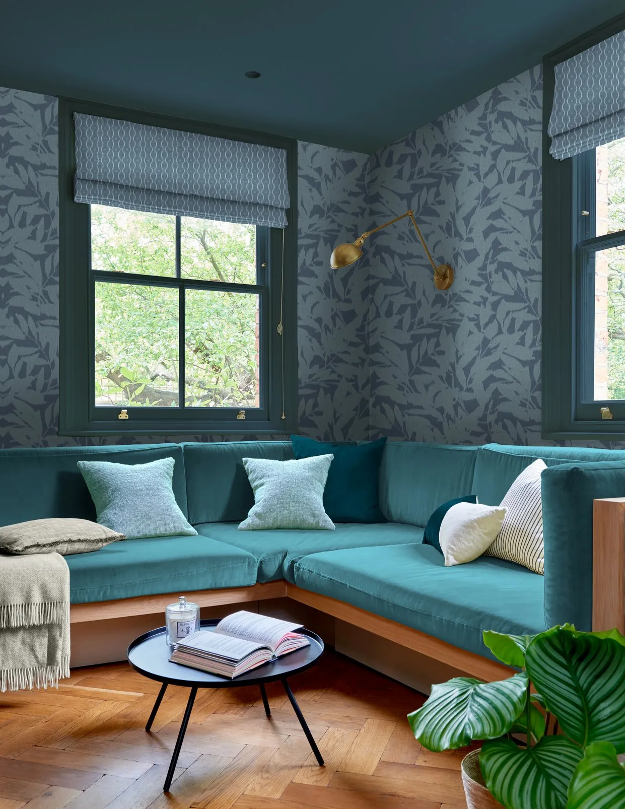 Shadow Play Tiamat Leaves Wallpaper - Navy