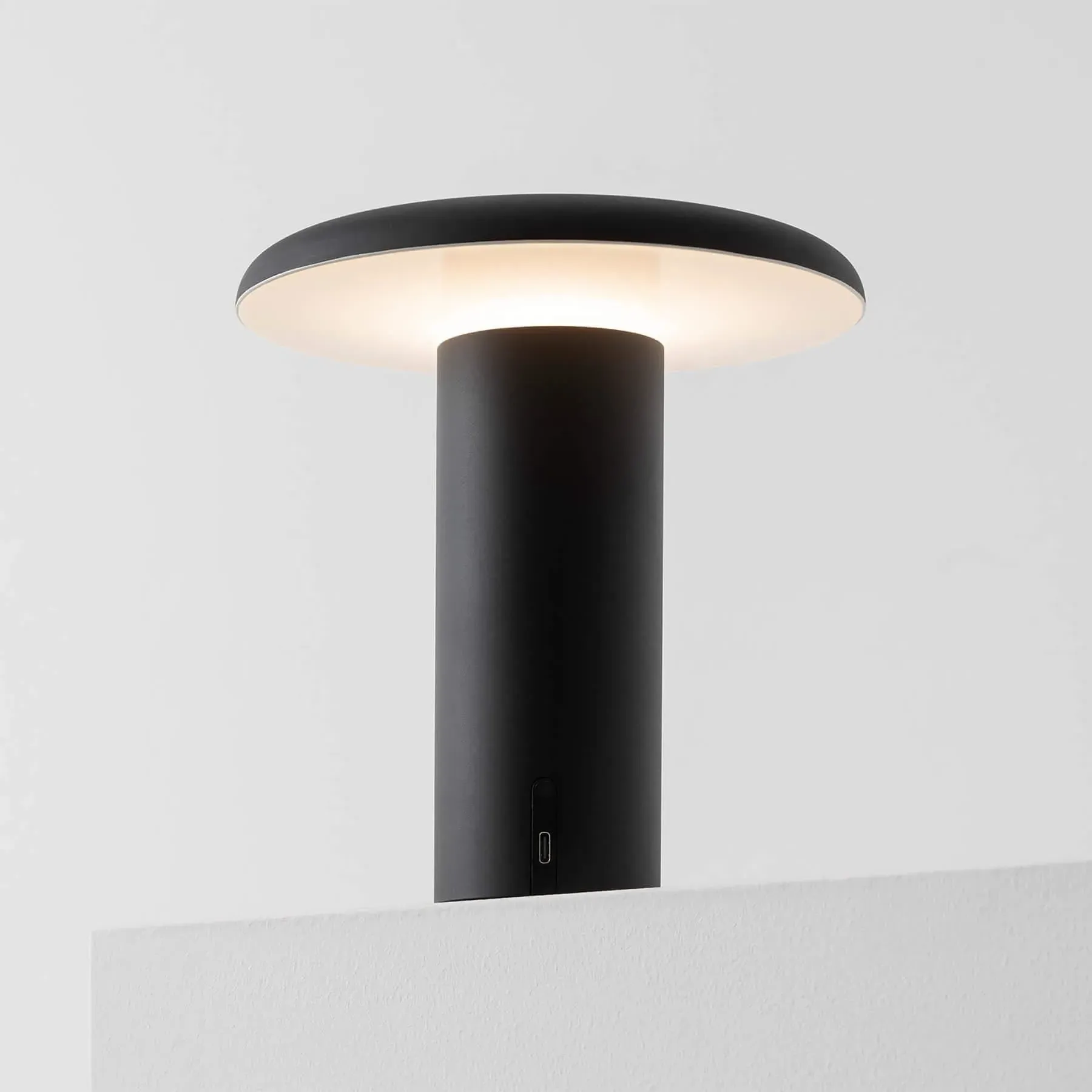 Takku Portable Rechargeable Lamp - Black image