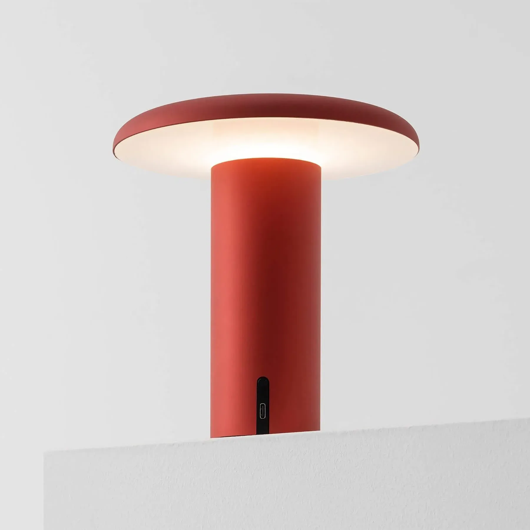 Takku Portable Rechargeable Lamp - Red