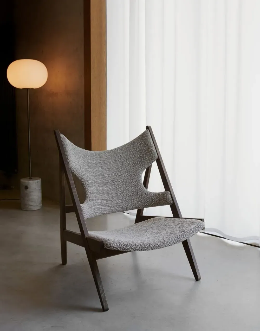 Knitting Lounge Chair with Cut-outs - Oak, Leather