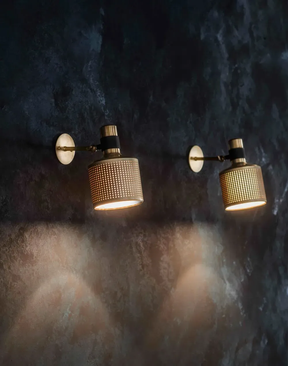 Single Arm Wall Light - Brass