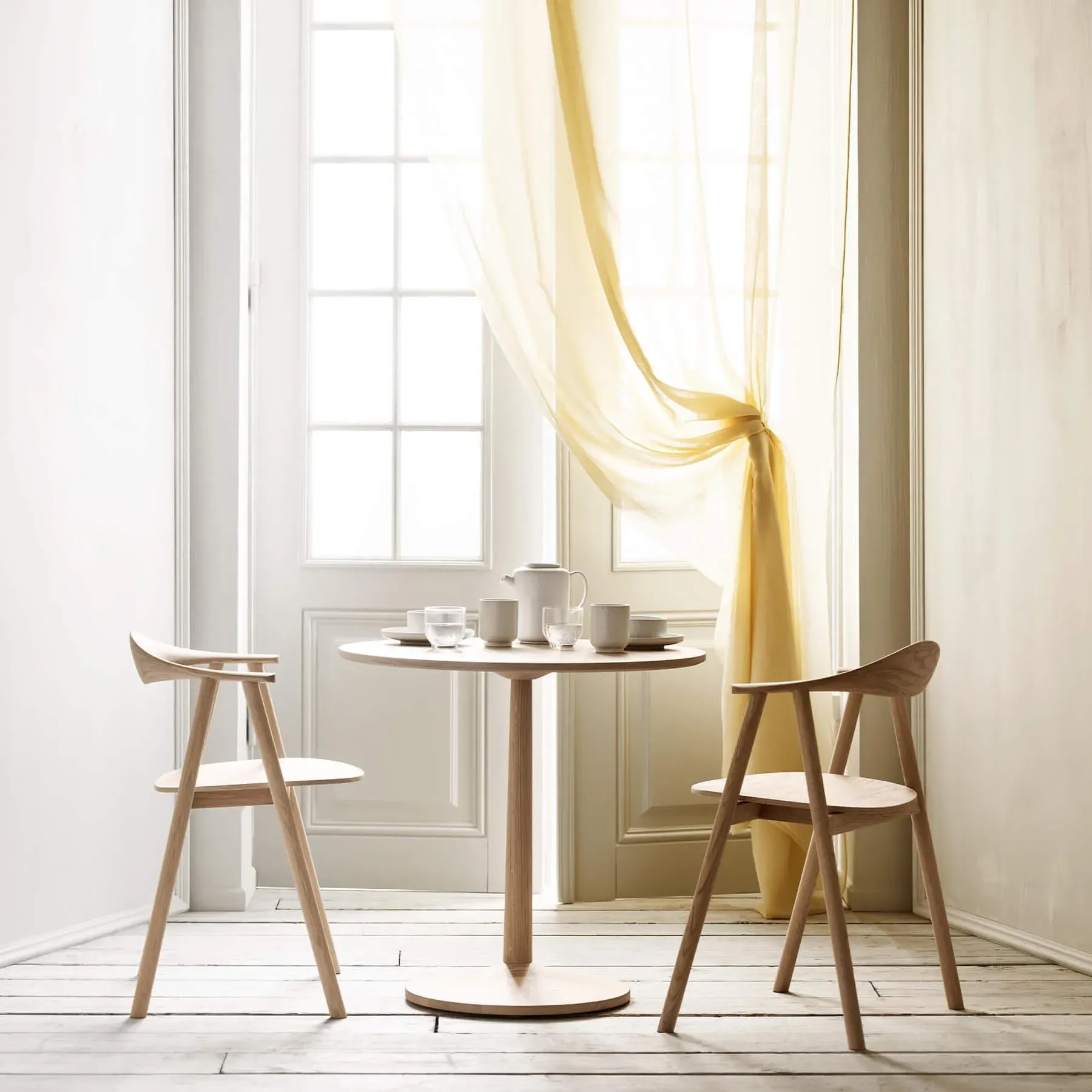 Round Dining Table - White, Oak