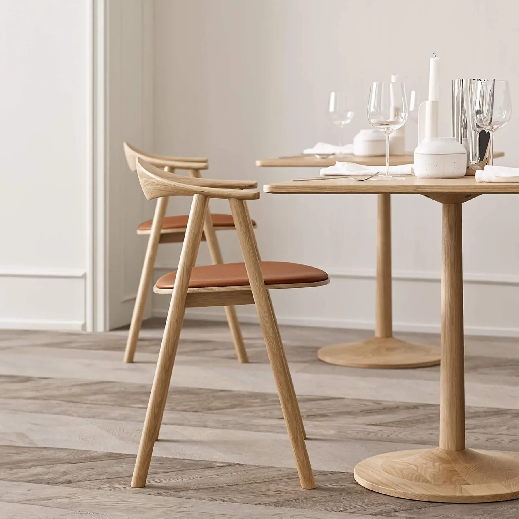 Swing Armchair - Cognac, Oak