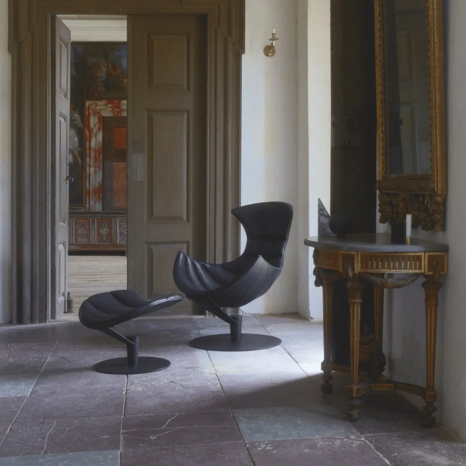 Swivel Lounge Chair - Walnut