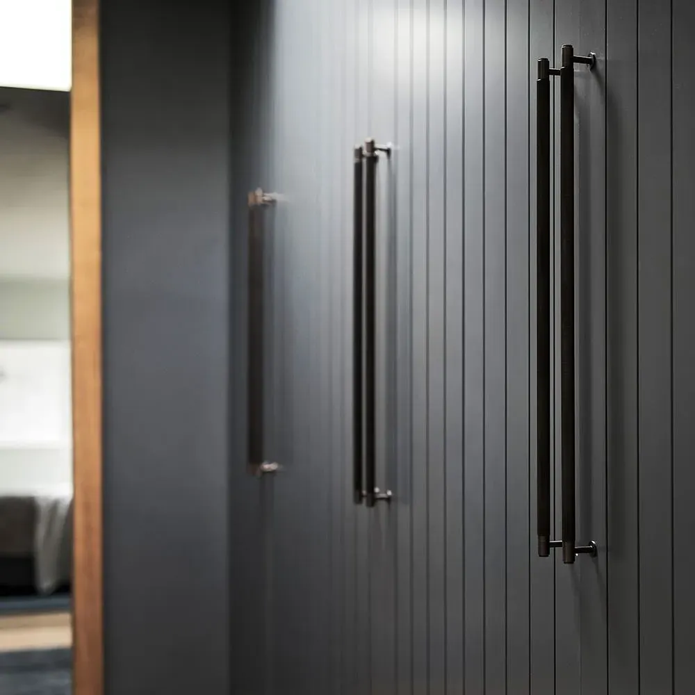 800mm Closet Bar Handle - Black, Metal