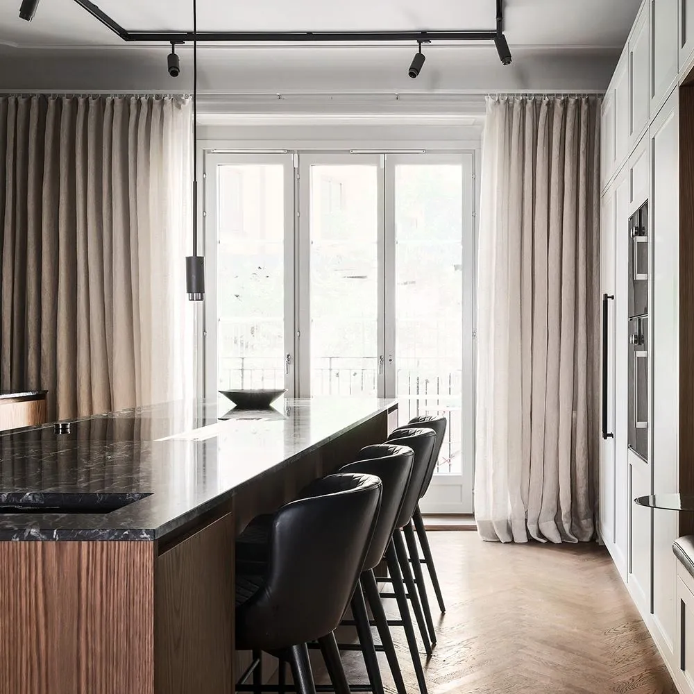 Surface Spotlight with Baffle - Graphite, Metal