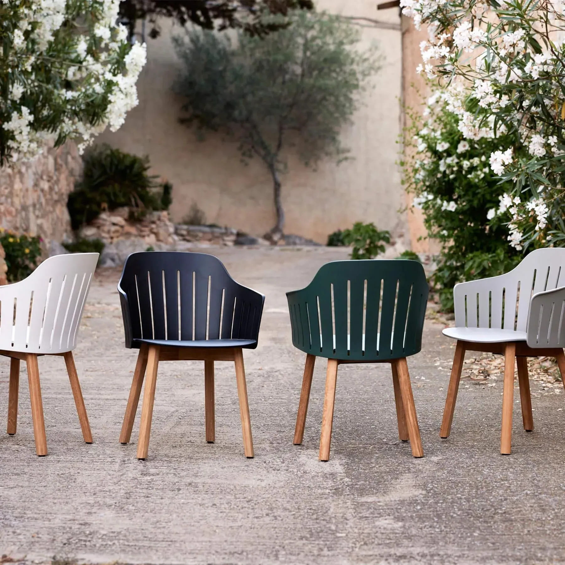 Choice Garden Chair with Teak Legs - Taupe