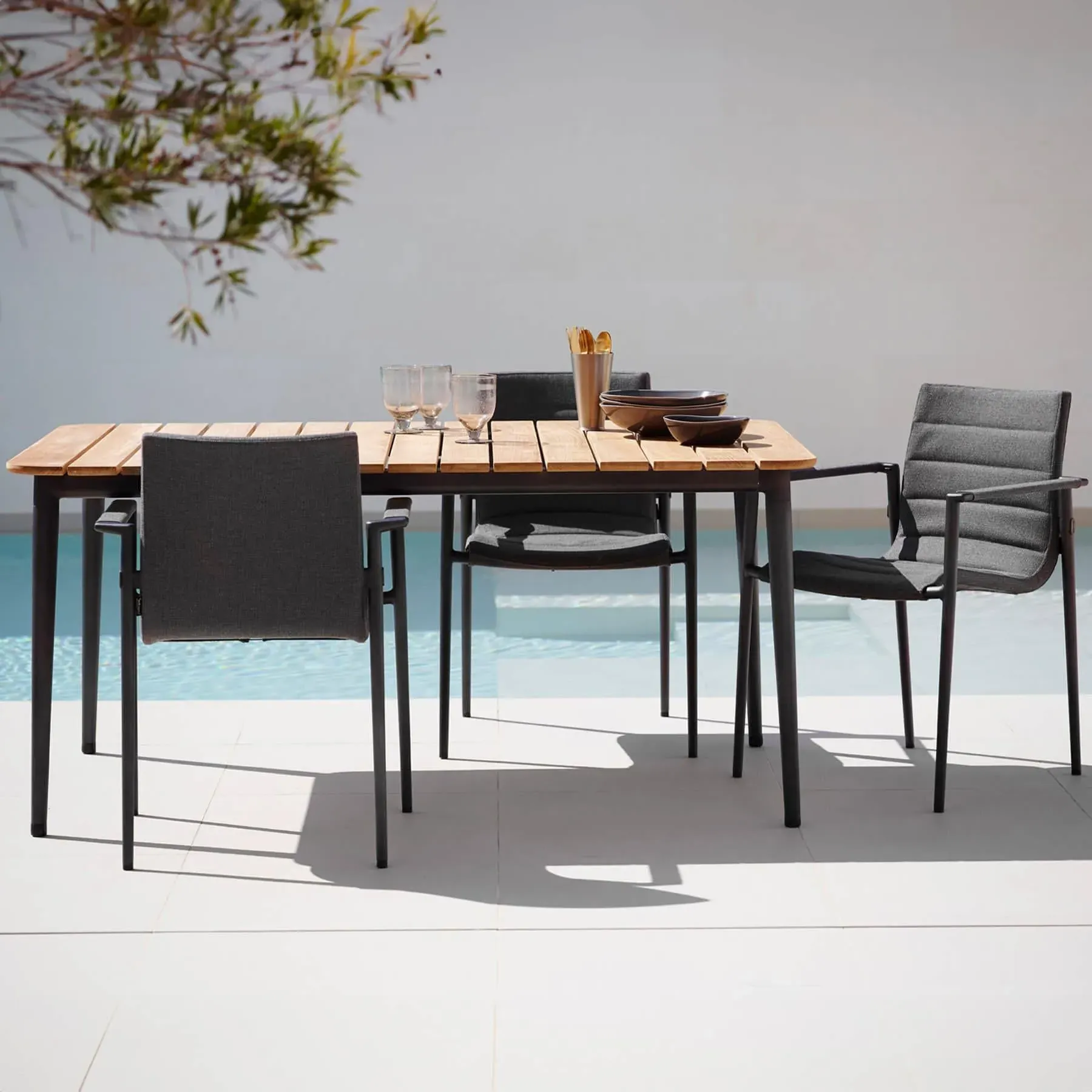 Medium Garden Dining Table - Taupe, Teak