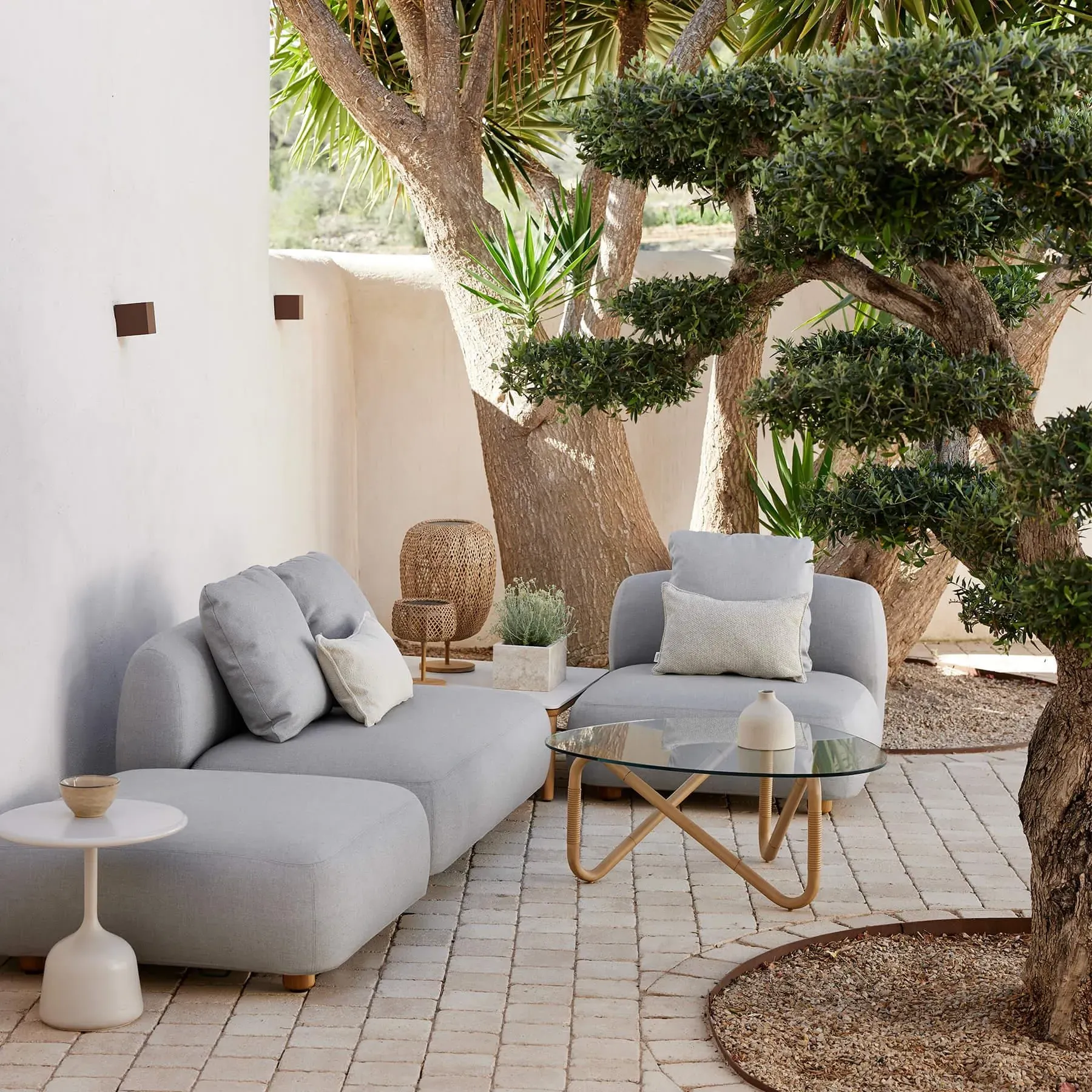 Medium Solar Table Light with LED - Natural, Weave