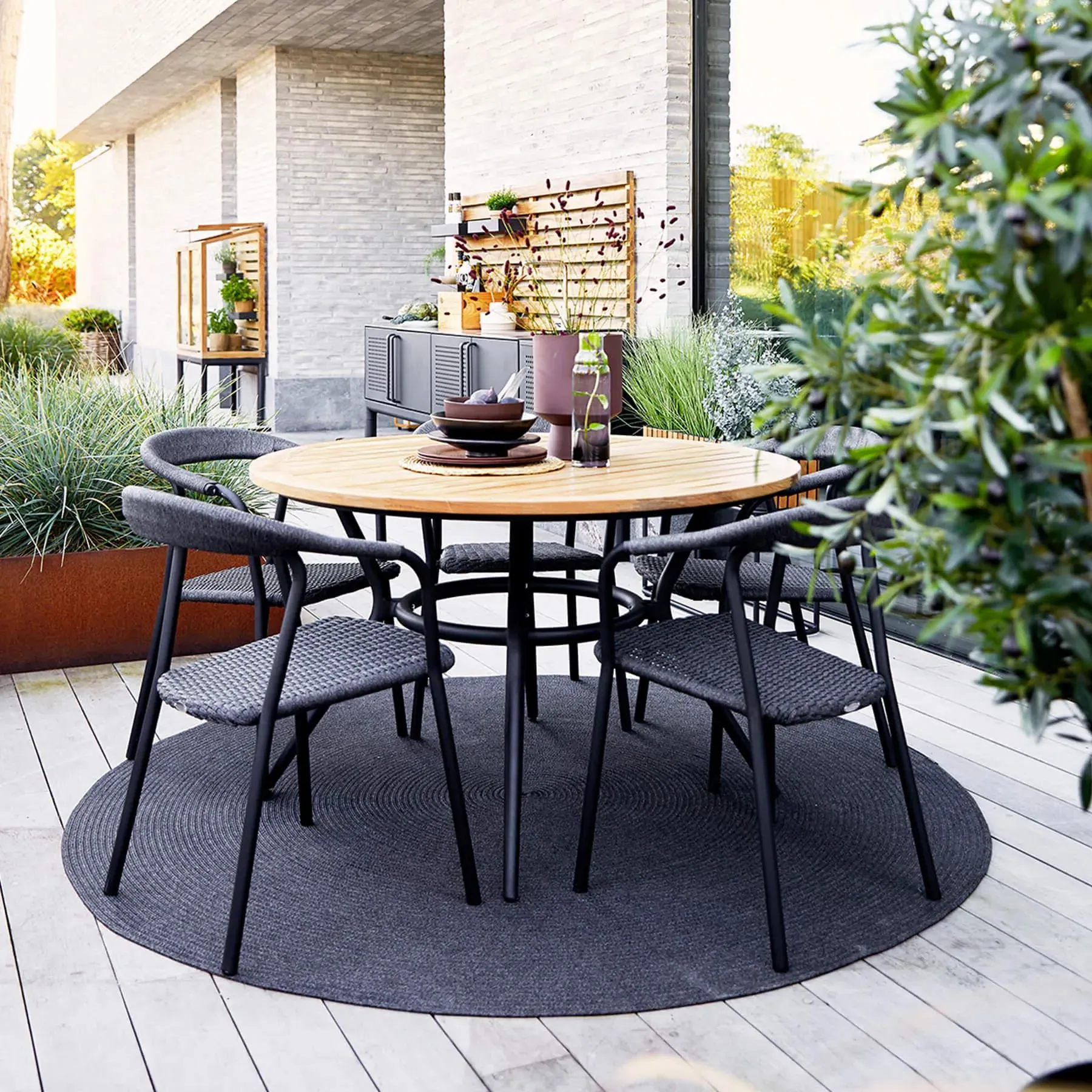 Round Dining Table - Light Grey, Ceramic