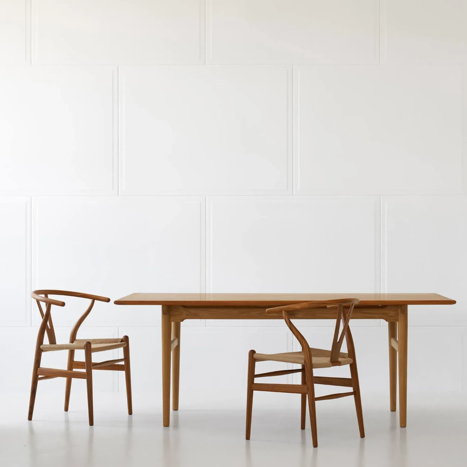 CH24 & CH327 4-Seater Dining Set - Teak