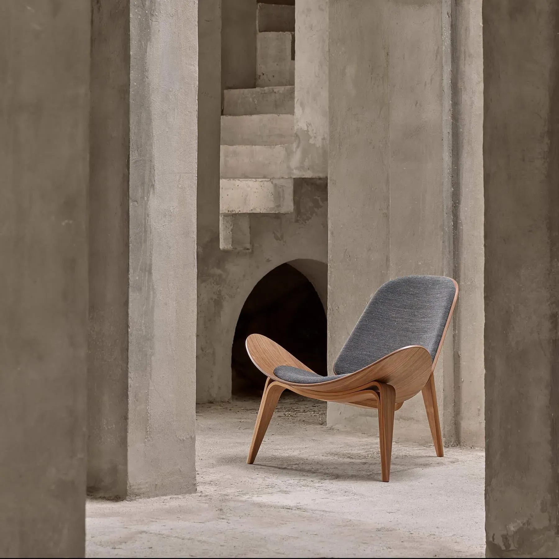 Shell Chair with Arched Legs - Black, Oak