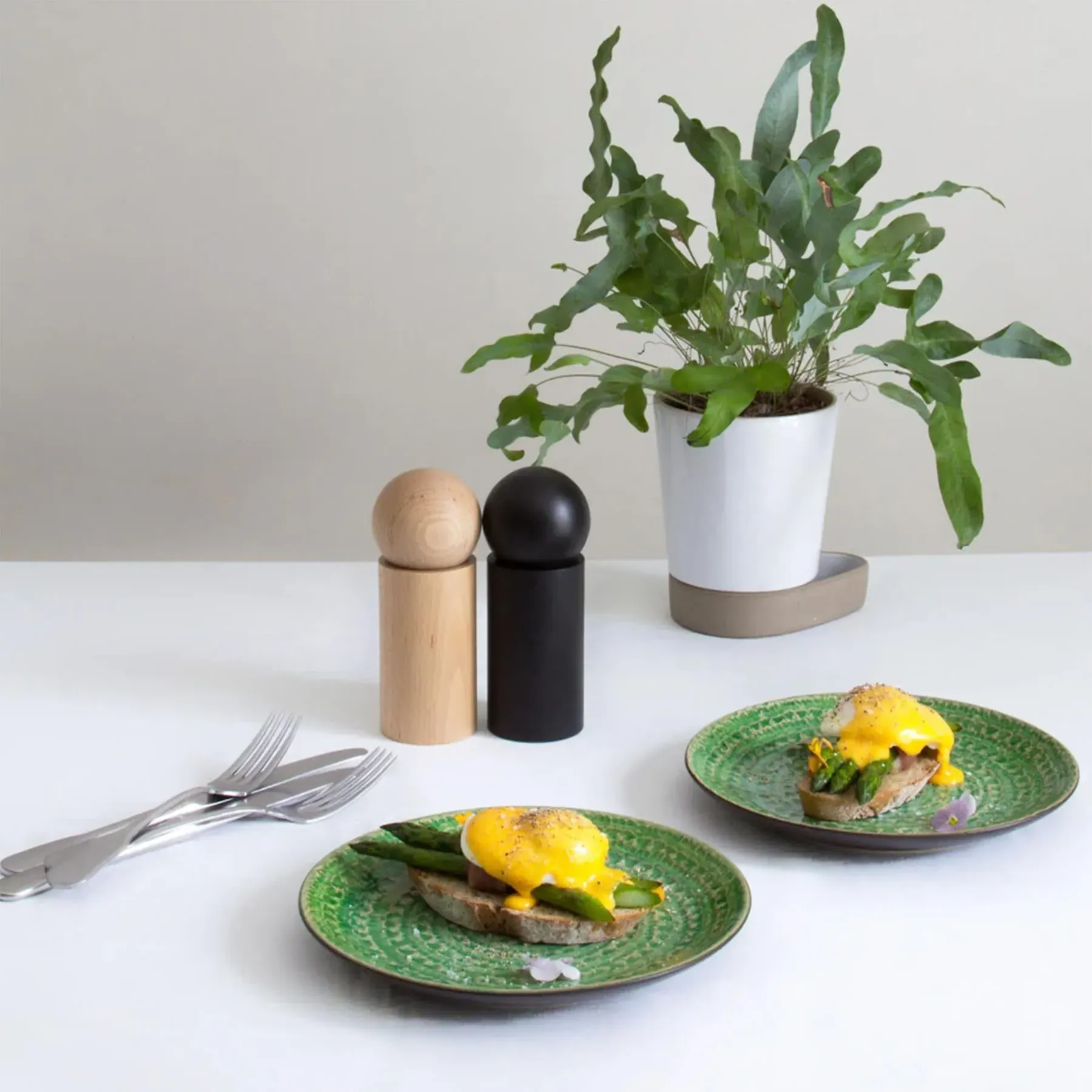 Orb Spice Grinder - Black, Beech Wood