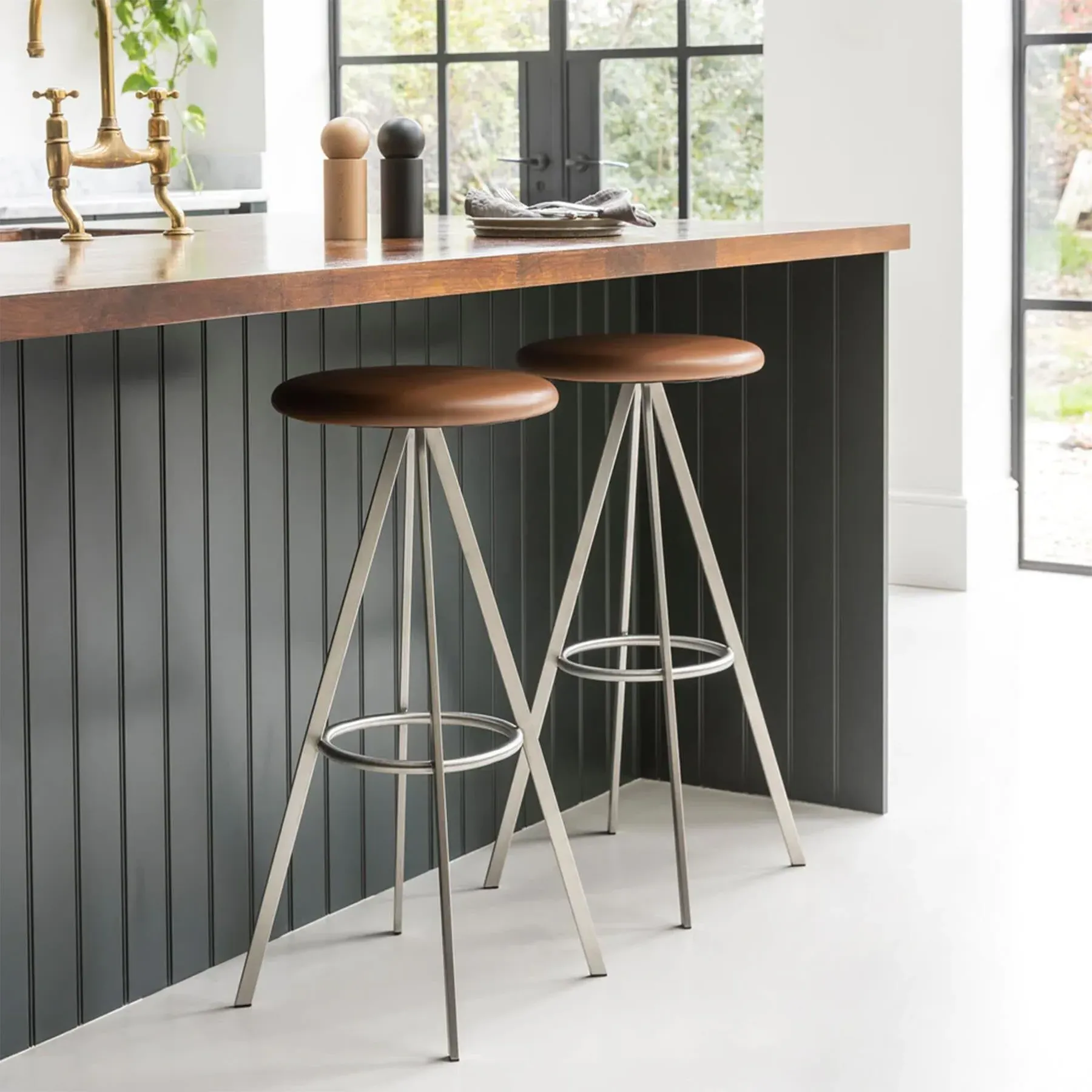 Orb Spice Grinder - Black, Beech Wood