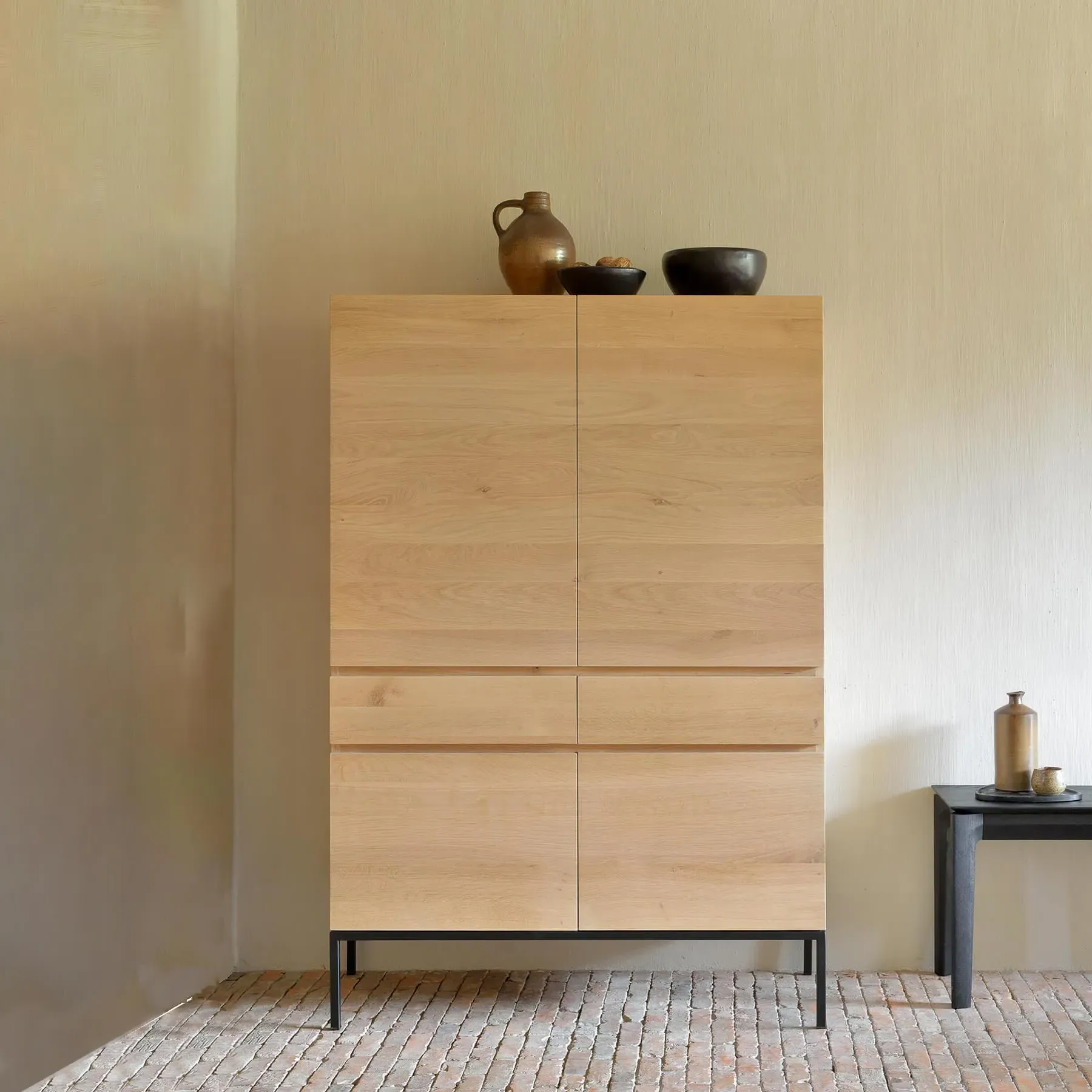 Ligna Storage Cupboard with Metal Legs - Oak