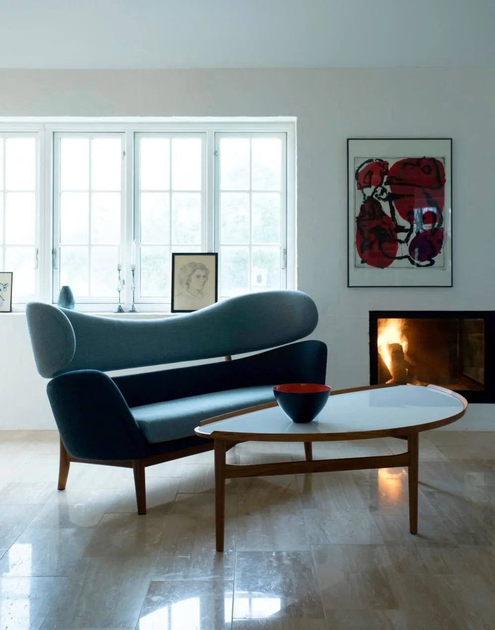 Round Cocktail Table with Raised Lip - Walnut