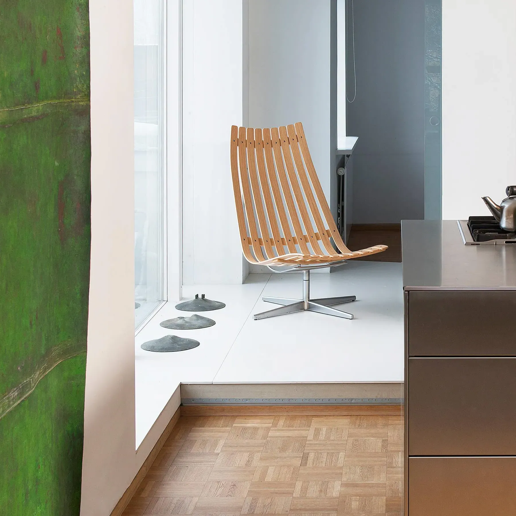 High-Back Swivel Chair with Cushion - Walnut