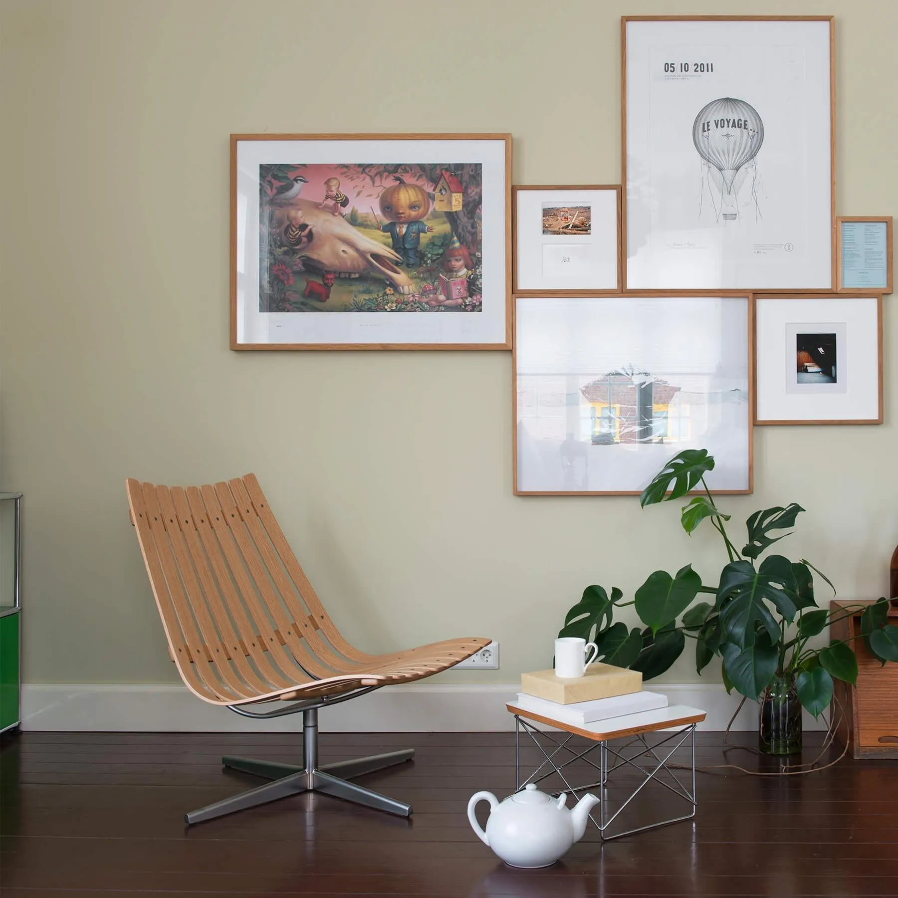 Nett Swivel Lounge Chair - White Oak, Chrome