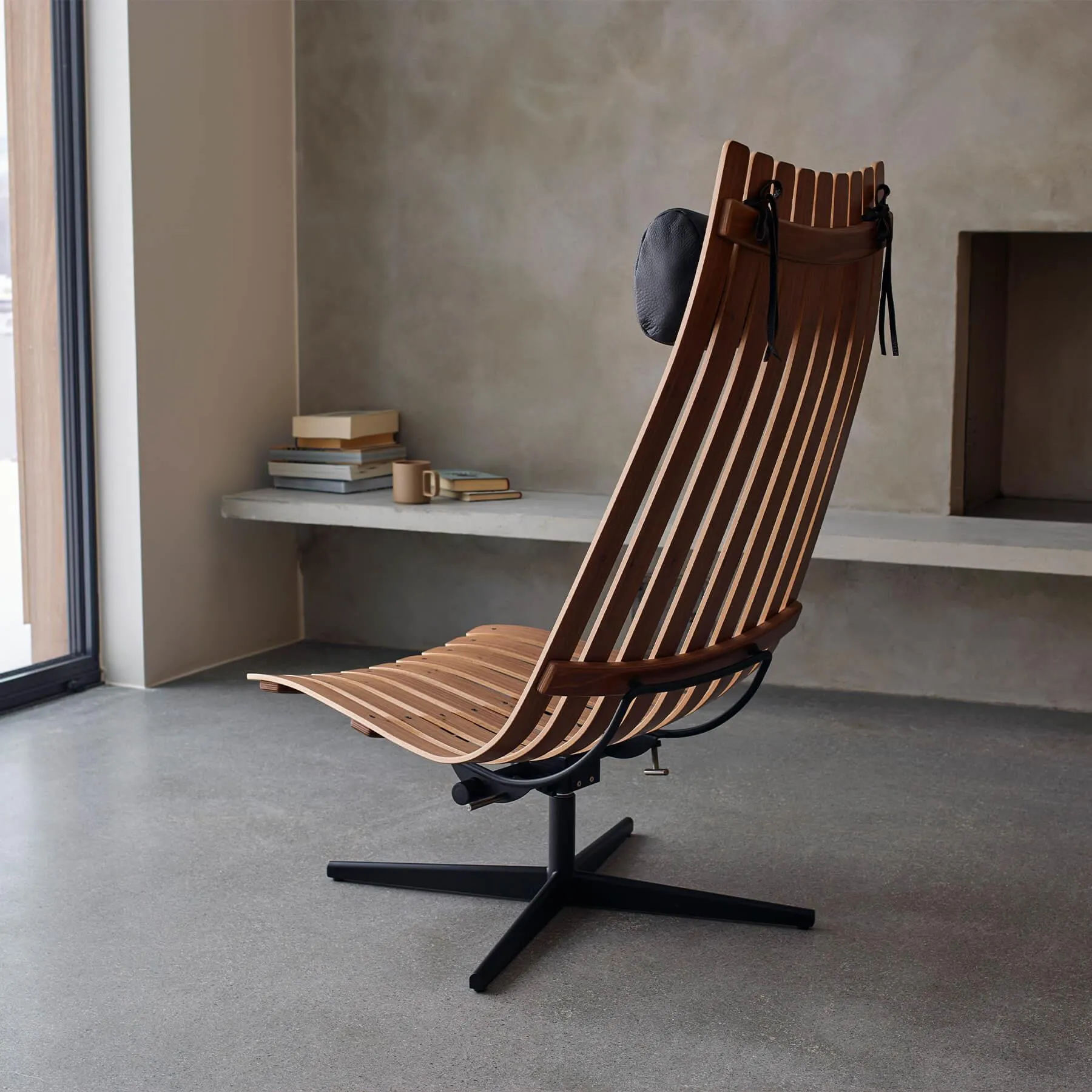 Swivel Lounge Chair with Tilt - Red, Laminated