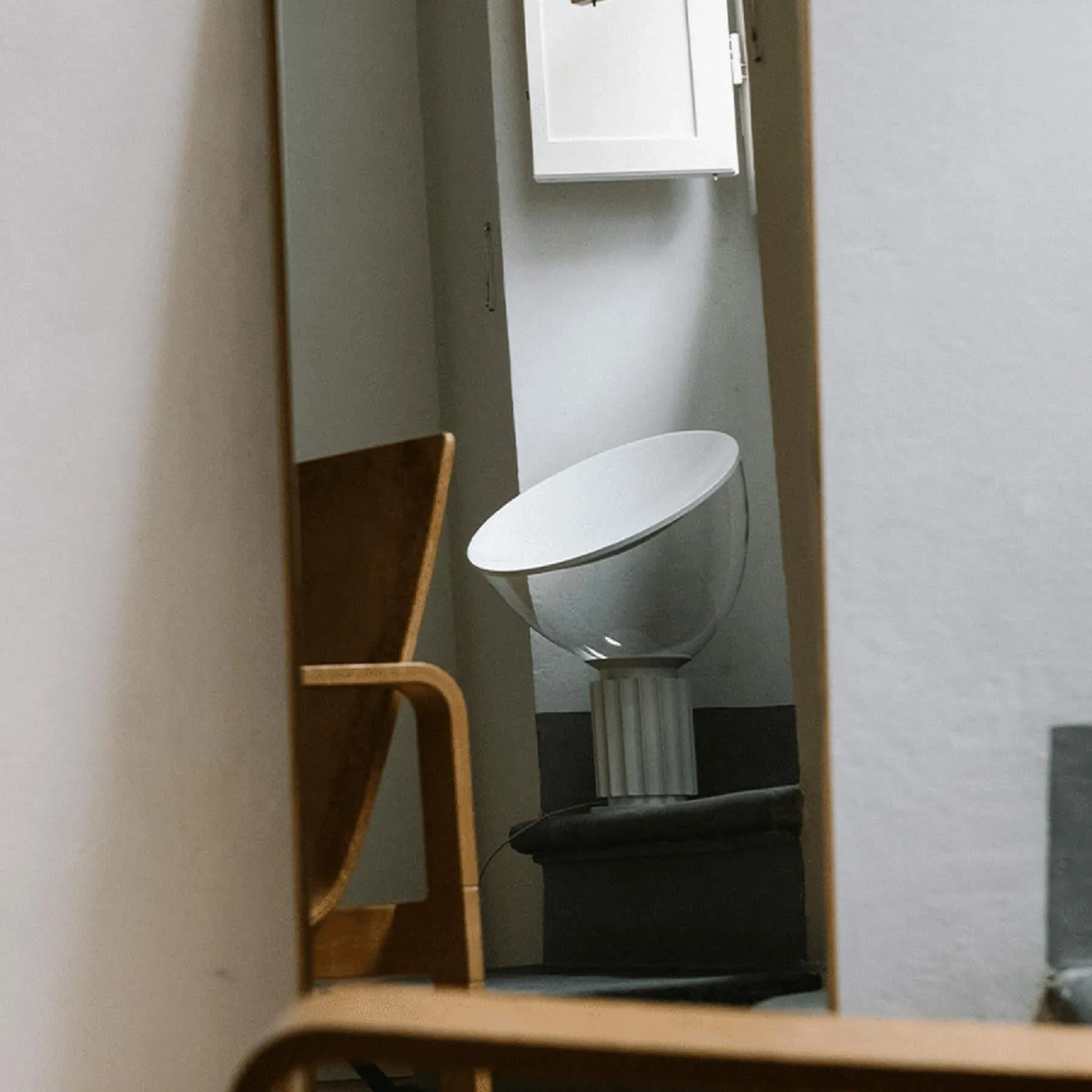 Large Table Lamp with Adjustable Diffuser - Black