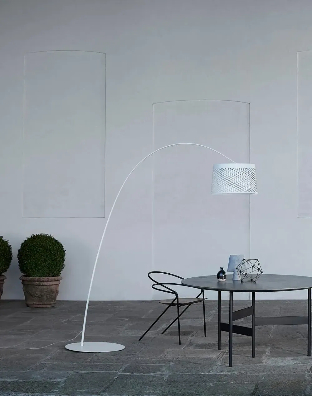 Curved Floor Light with Grid Shade - Red, Glass Fibre