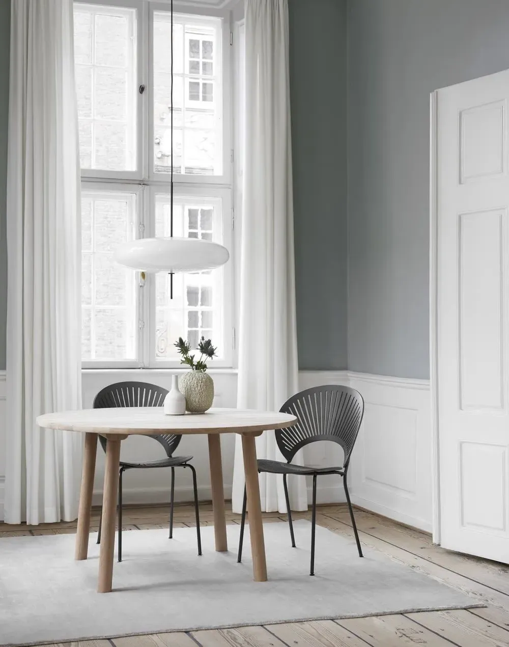 Round Dining Table with Grooves - Smoked Oak, Solid Wood