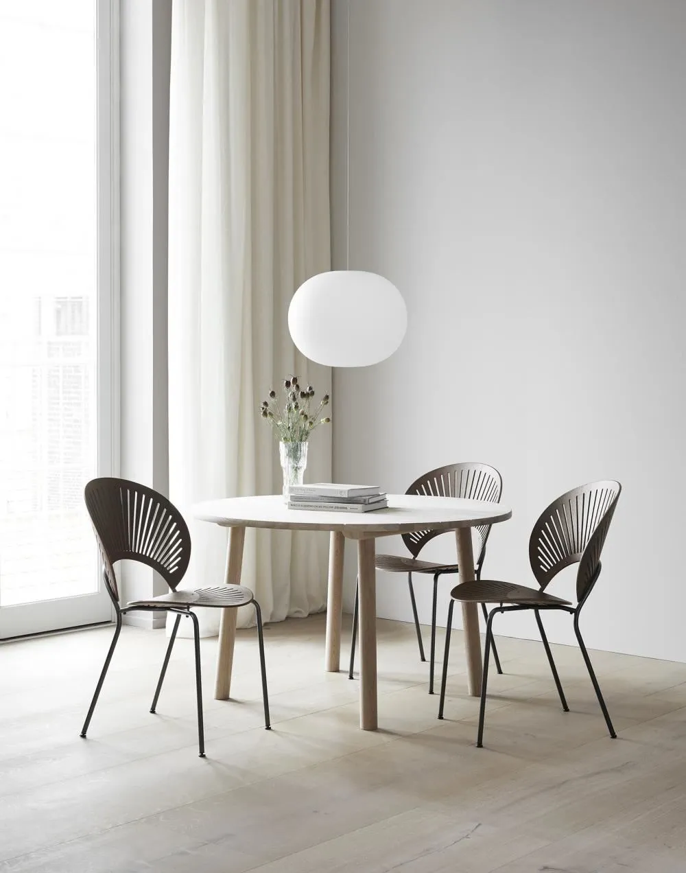 Round Dining Table with Grooves - Smoked Oak, Wood